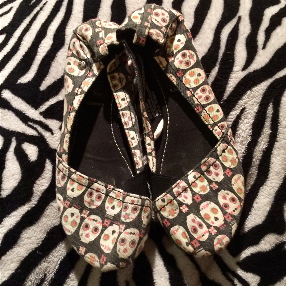 Mad Love Sugar Skull flats size 7